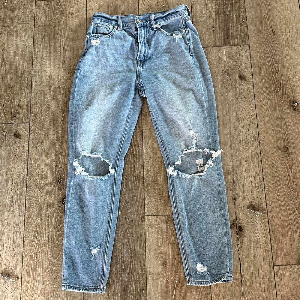American Eagle mom distressed jean high rise straight leg size 0 short